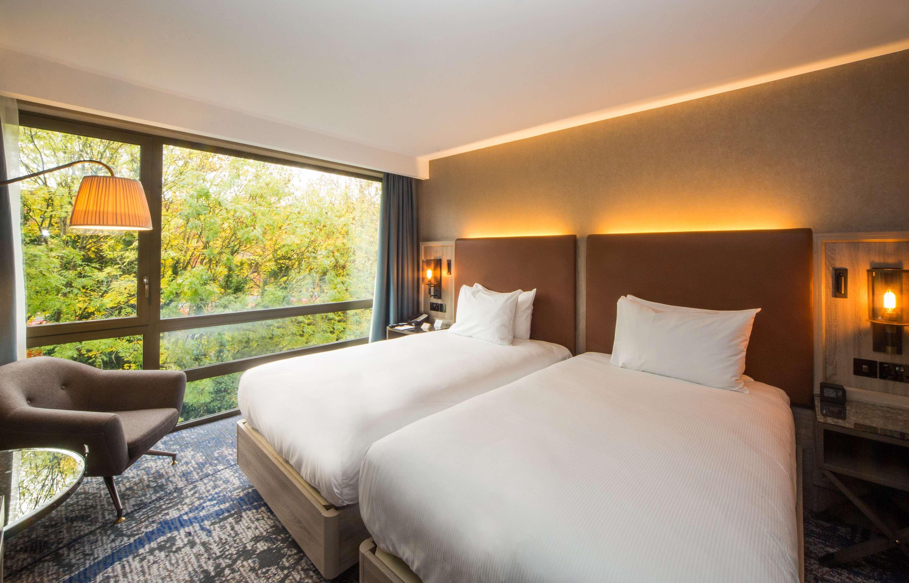 Doubletree By Hilton London Kingston Upon Thames Hotel Kingston upon Thames  Bagian luar foto