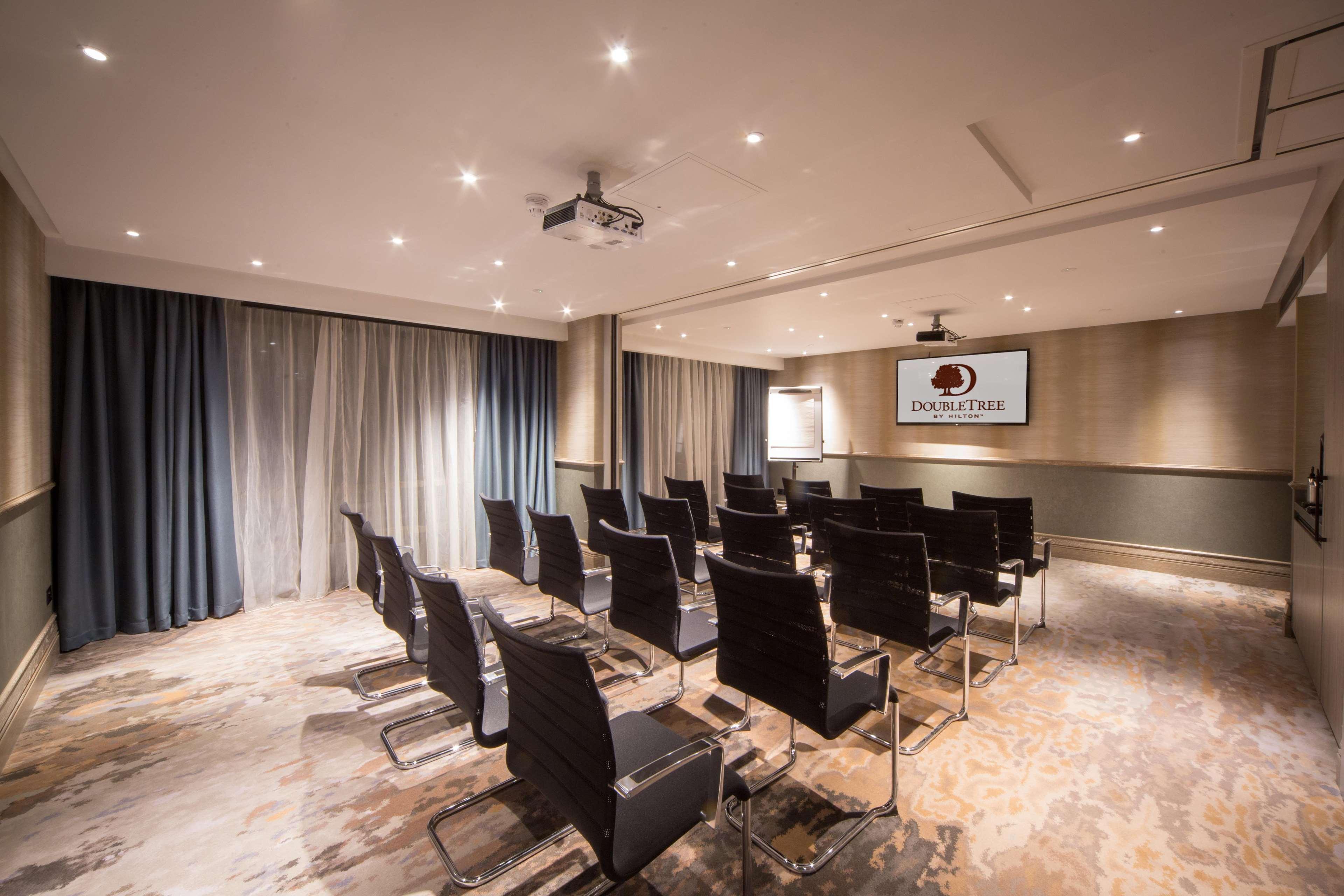 Doubletree By Hilton London Kingston Upon Thames Hotel Kingston upon Thames  Bagian luar foto