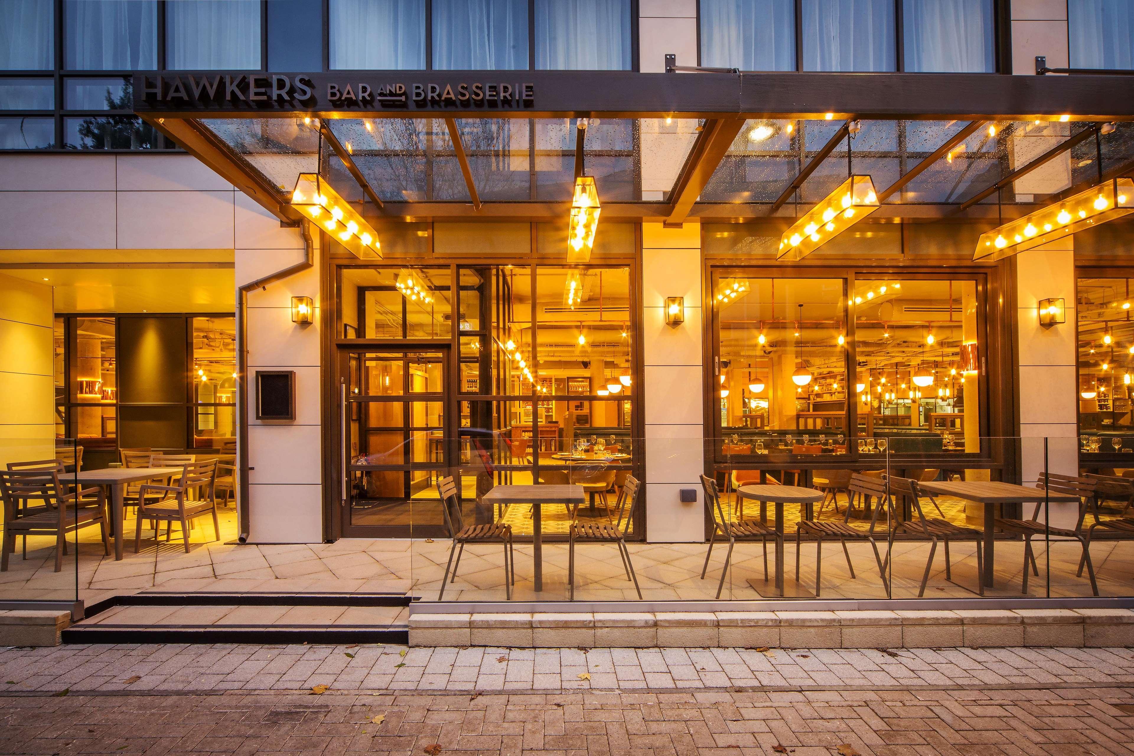 Doubletree By Hilton London Kingston Upon Thames Hotel Kingston upon Thames  Bagian luar foto