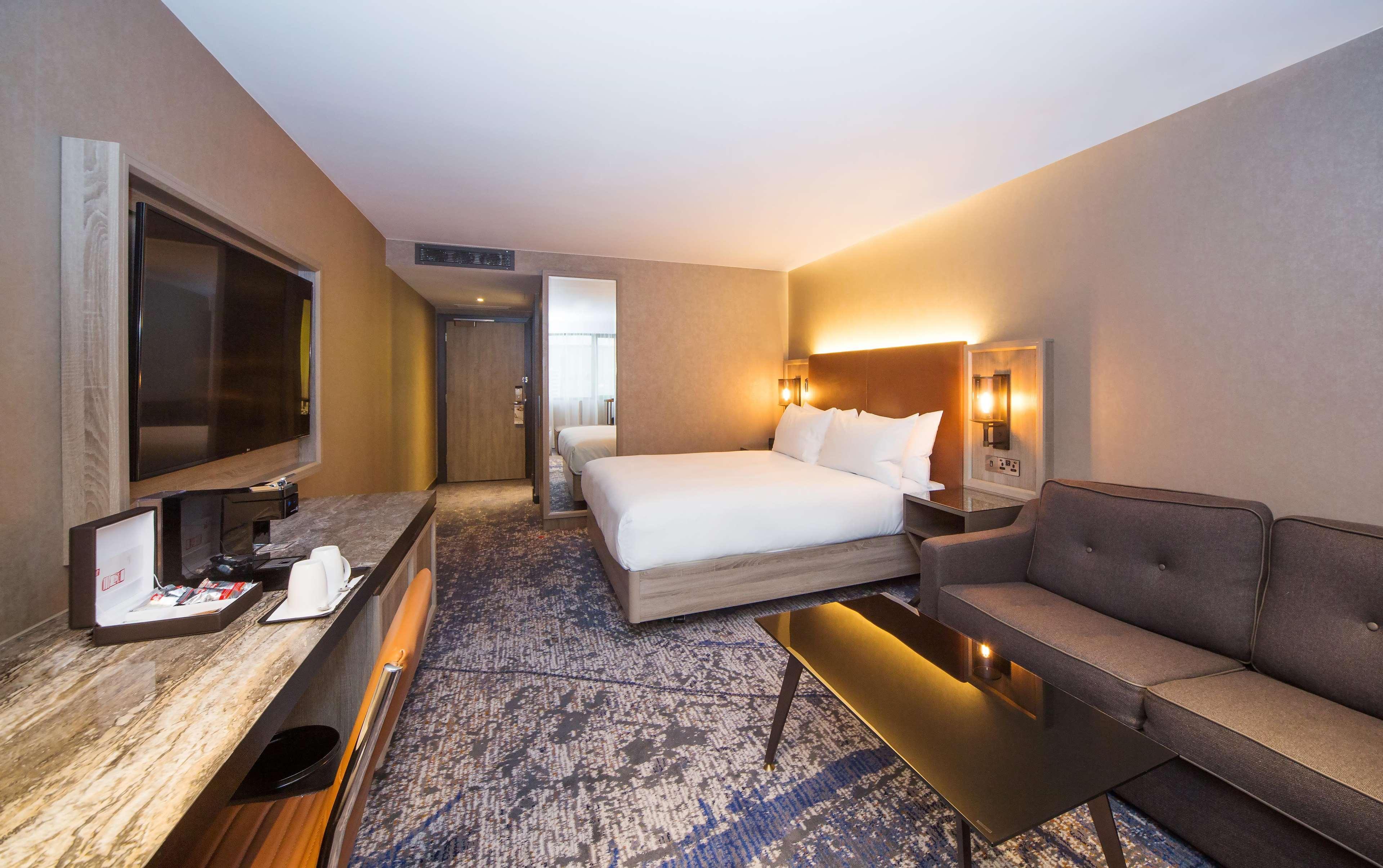 Doubletree By Hilton London Kingston Upon Thames Hotel Kingston upon Thames  Bagian luar foto
