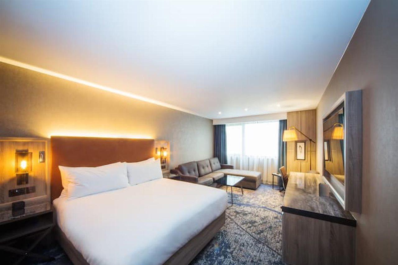 Doubletree By Hilton London Kingston Upon Thames Hotel Kingston upon Thames  Bagian luar foto