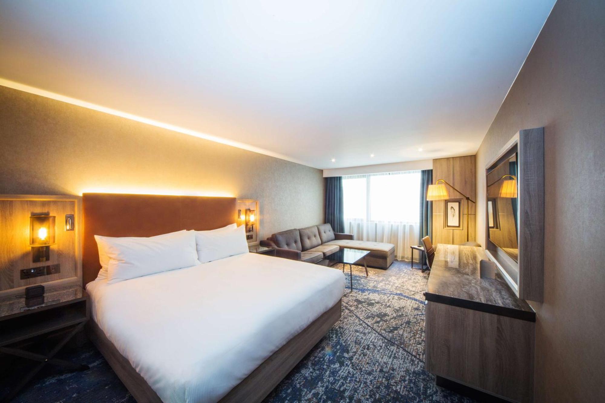 Doubletree By Hilton London Kingston Upon Thames Hotel Kingston upon Thames  Bagian luar foto