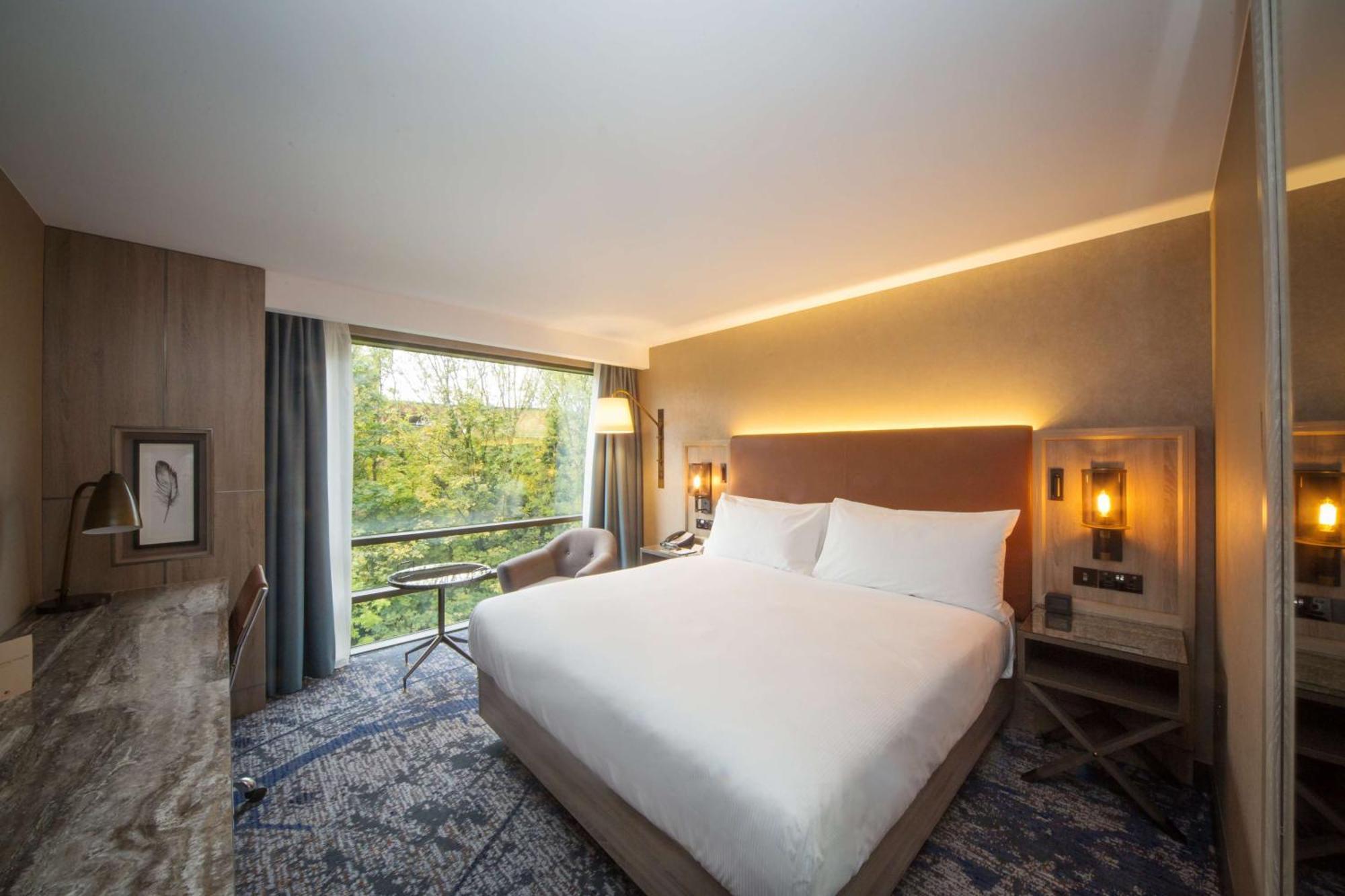 Doubletree By Hilton London Kingston Upon Thames Hotel Kingston upon Thames  Bagian luar foto