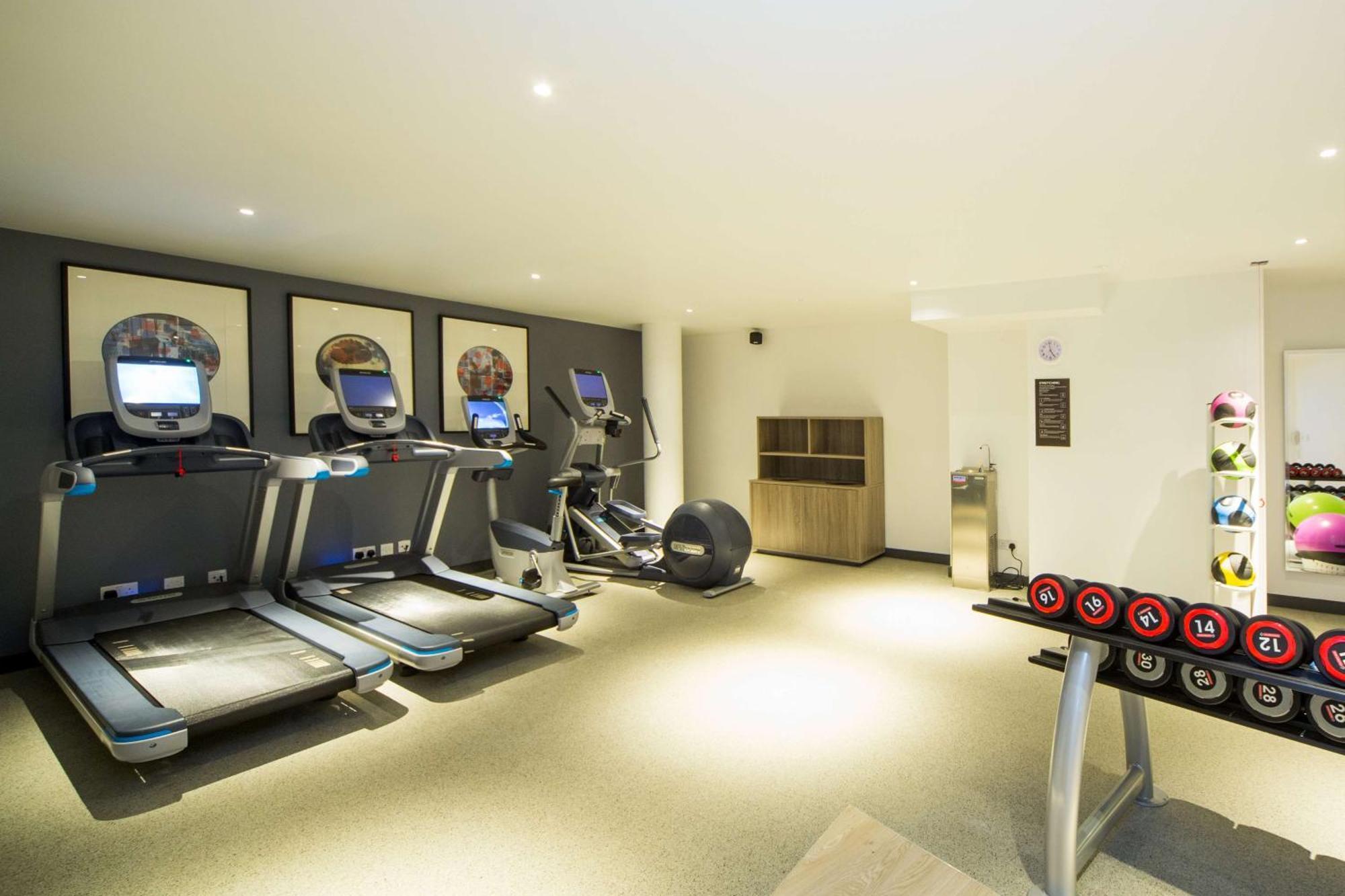 Doubletree By Hilton London Kingston Upon Thames Hotel Kingston upon Thames  Bagian luar foto