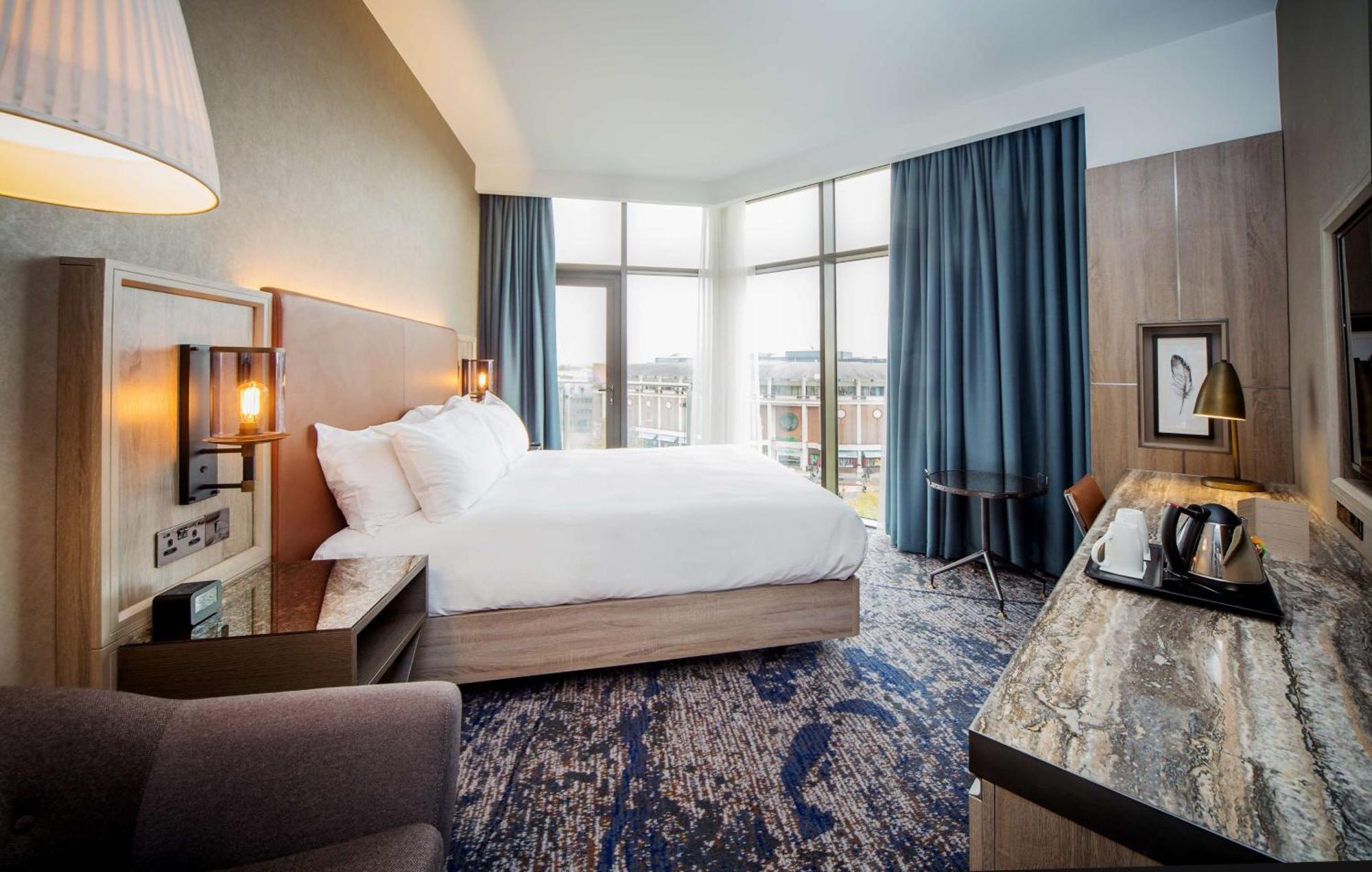 Doubletree By Hilton London Kingston Upon Thames Hotel Kingston upon Thames  Bagian luar foto