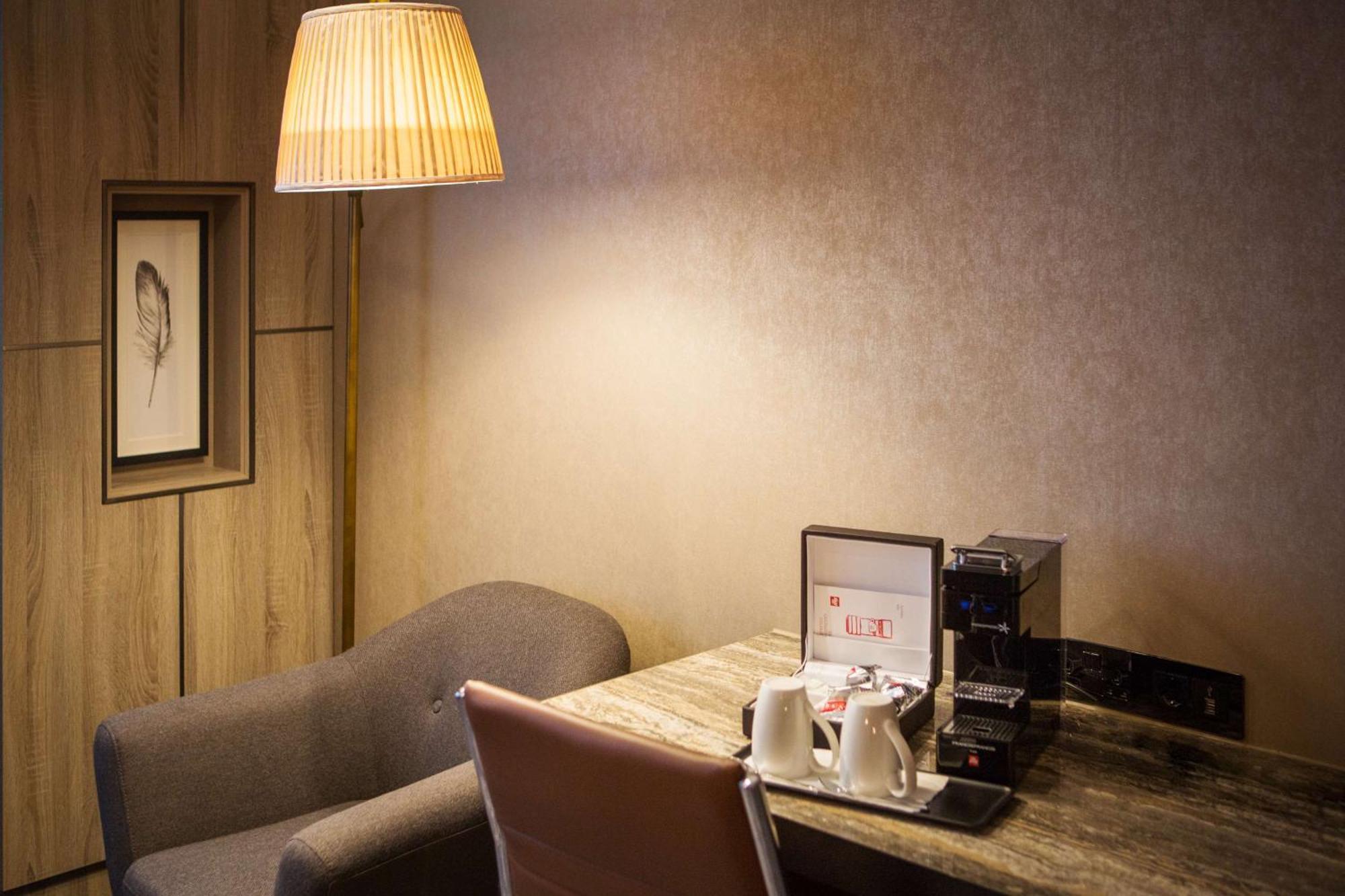 Doubletree By Hilton London Kingston Upon Thames Hotel Kingston upon Thames  Bagian luar foto