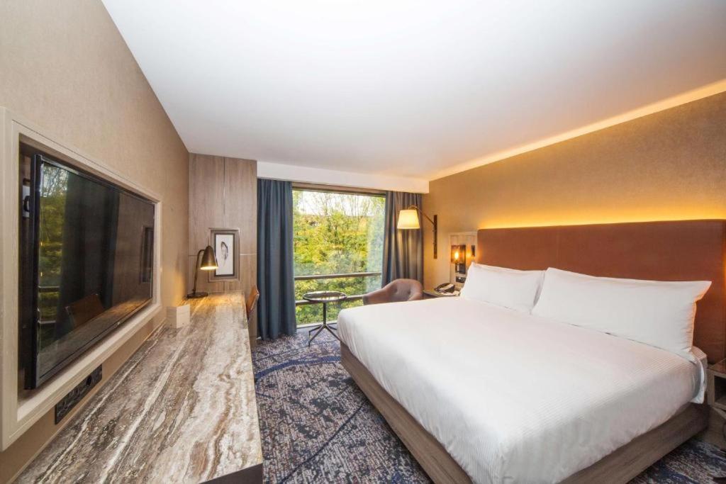 Doubletree By Hilton London Kingston Upon Thames Hotel Kingston upon Thames  Bagian luar foto
