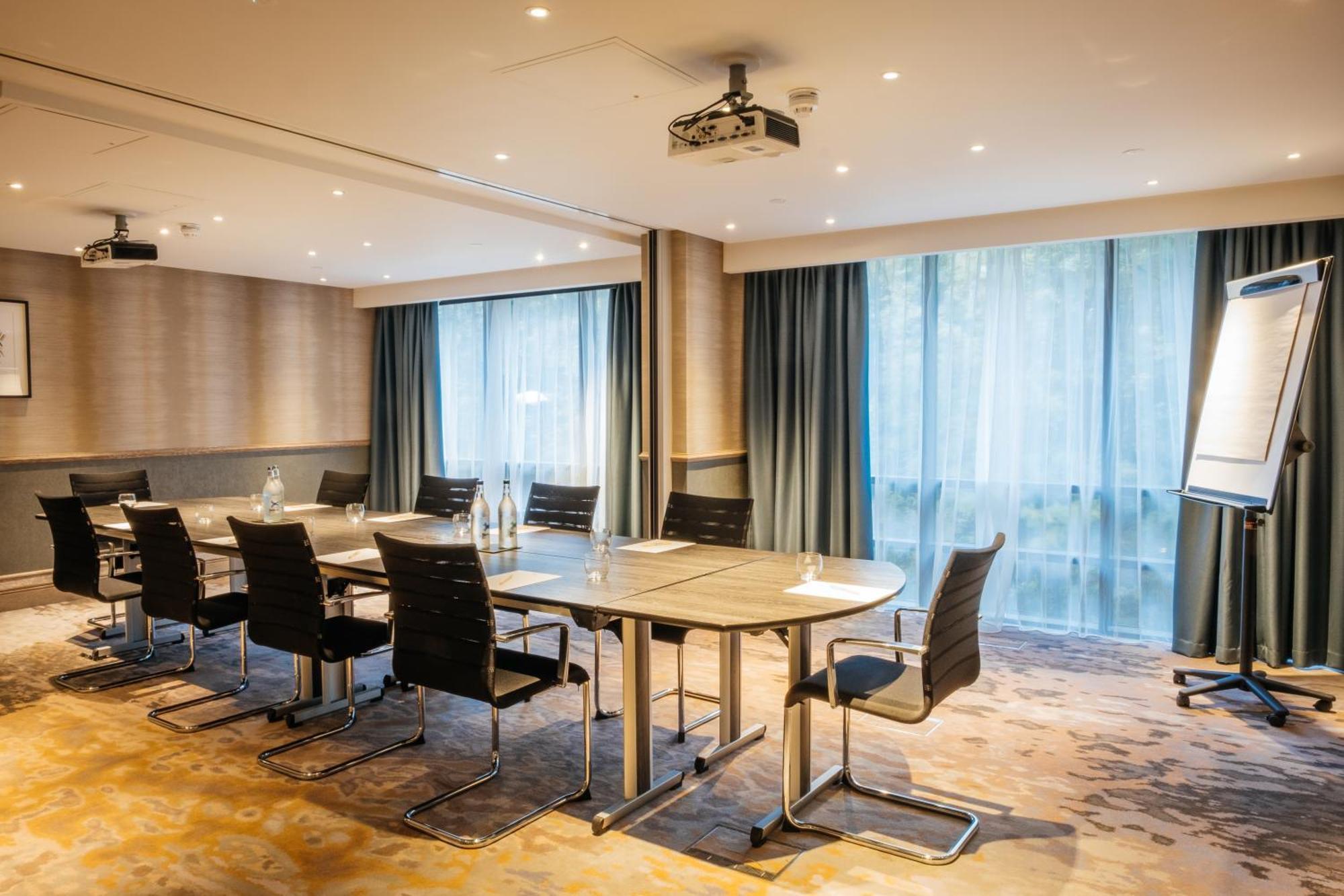 Doubletree By Hilton London Kingston Upon Thames Hotel Kingston upon Thames  Bagian luar foto